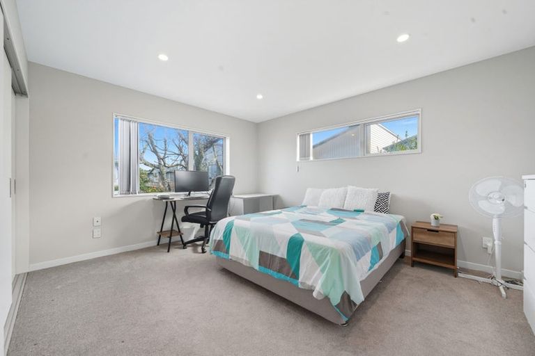 Photo of property in 32b Tirimoana Road, Te Atatu South, Auckland, 0602