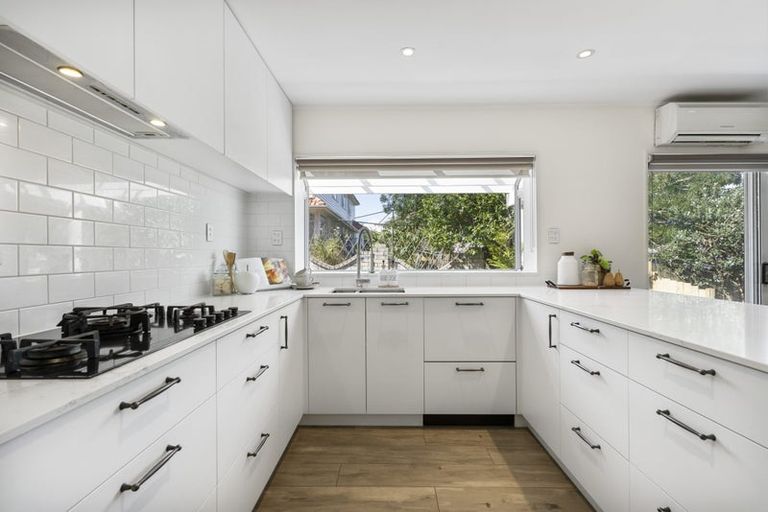 Photo of property in 16 Whitford Road, Howick, Auckland, 2014