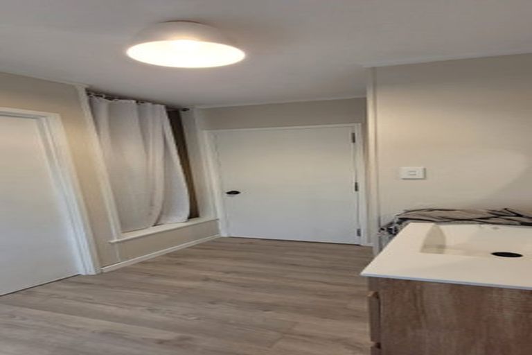 Photo of property in 3/64 Church Street, Northcote Point, Auckland, 0627