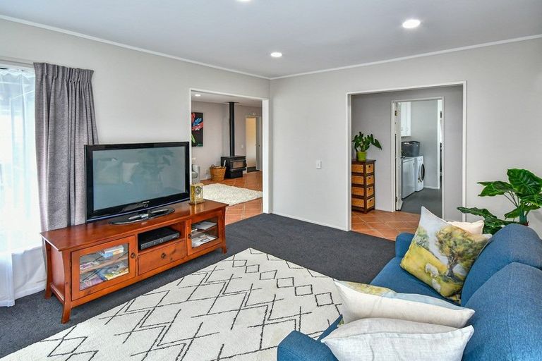 Photo of property in 187 Walter Strevens Drive, Conifer Grove, Takanini, 2112