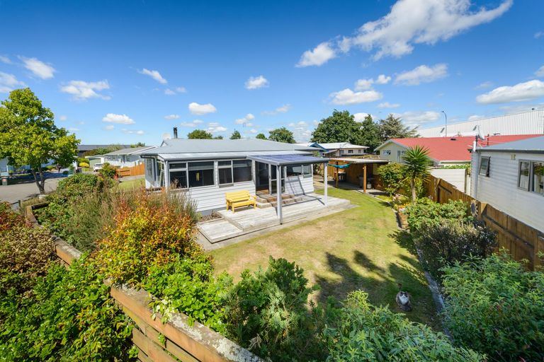Photo of property in 10 Forbes Place, Kelvin Grove, Palmerston North, 4414