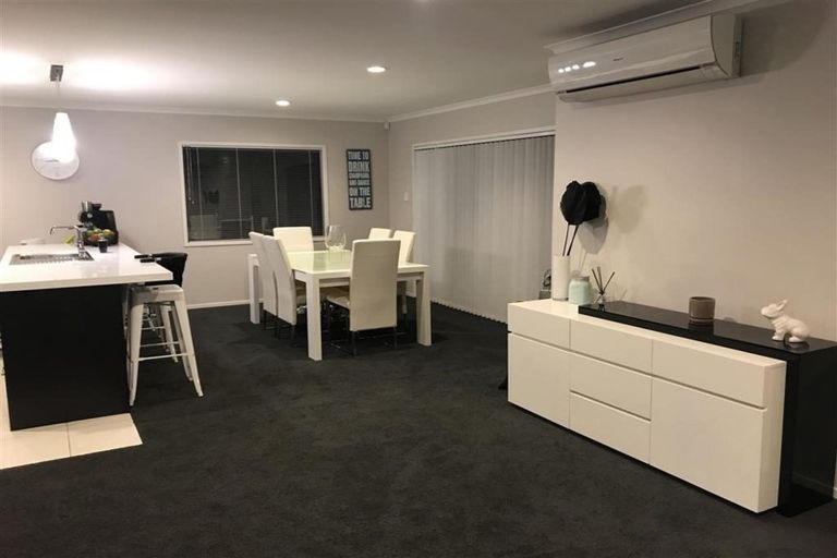 Photo of property in 76 Sunstone Crescent, Timberlea, Upper Hutt, 5018