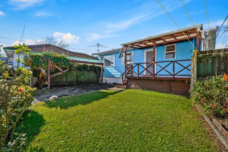Photo of property in 1/12 Cresta Avenue, Beach Haven, Auckland, 0626