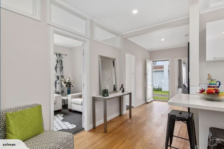 Photo of property in 34 Findlay Street, Tawa, Wellington, 5028