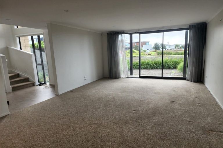 Photo of property in 30 Te Oneroa Way, Long Bay, Auckland, 0630