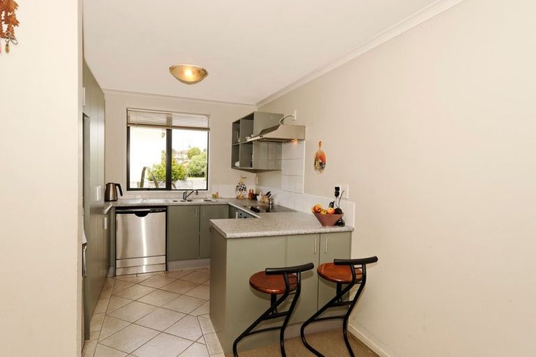 Photo of property in 11 Barnea Circle, Glen Eden, Auckland, 0602