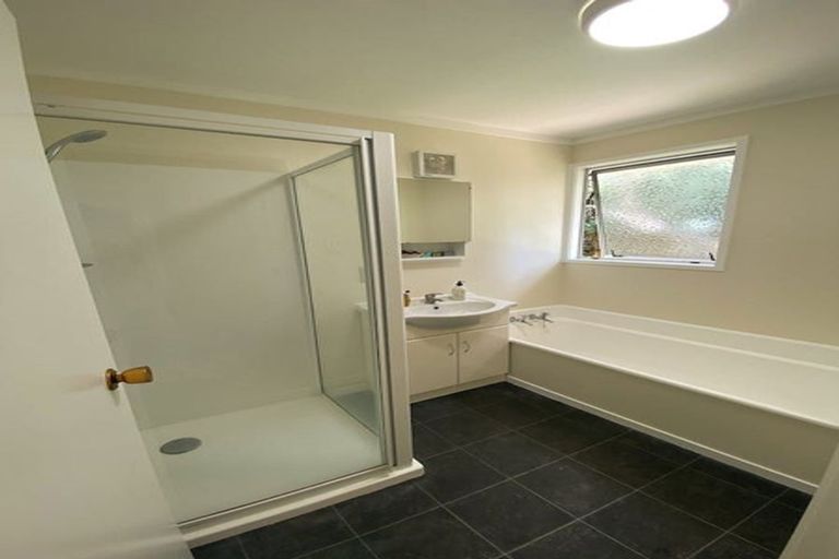 Photo of property in 42 Claverdon Drive, Massey, Auckland, 0614