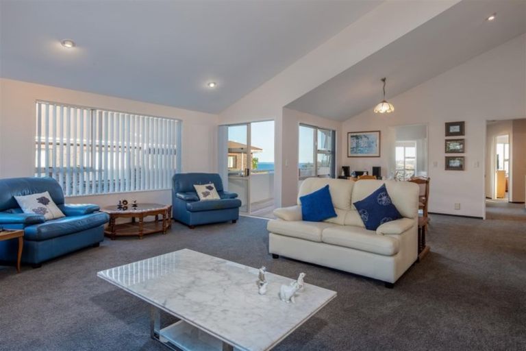 Photo of property in 9a Orchard Road, Browns Bay, Auckland, 0630