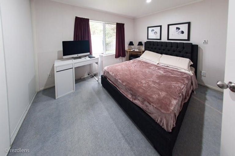 Photo of property in 14 Lanier Place, Glendene, Auckland, 0602