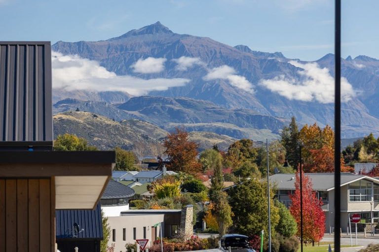Photo of property in 7 Tuke Lane, Wanaka, 9305