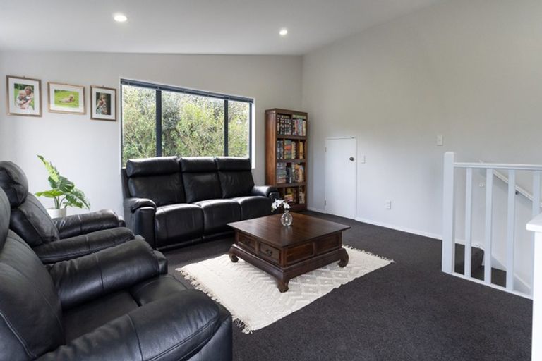 Photo of property in 3a Kiwi Crescent, Tawa, Wellington, 5028