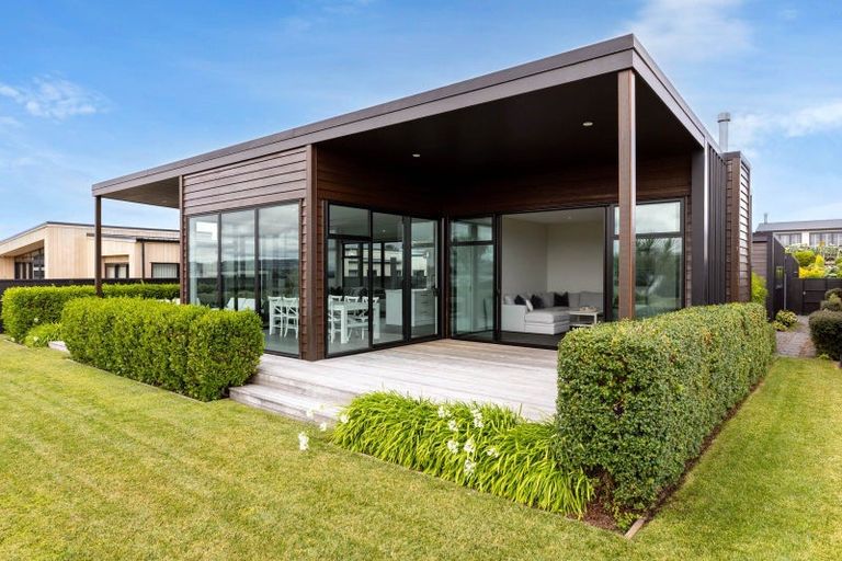 Photo of property in 8 Karapoto Lane, Rainbow Point, Taupo, 3330