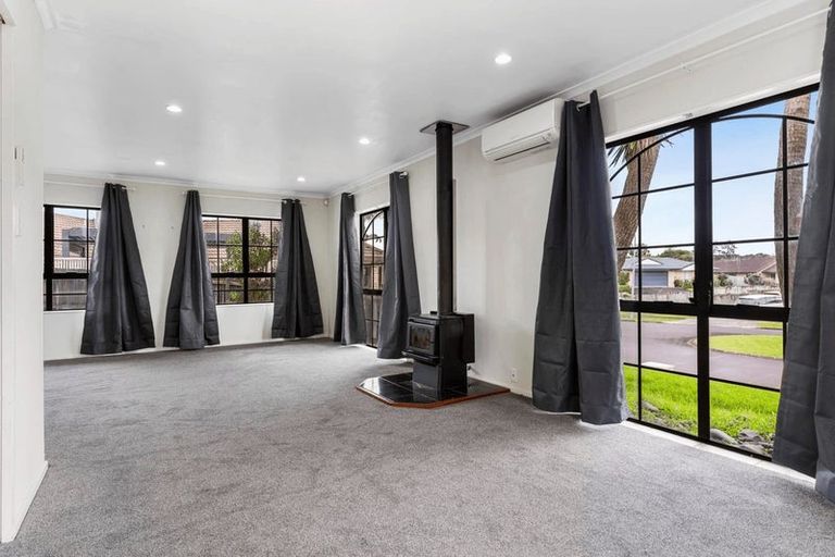 Photo of property in 27 Lothian Brae, Wattle Downs, Auckland, 2103