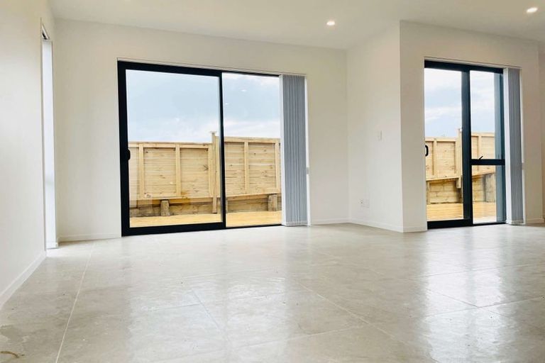 Photo of property in 40a Spencer Road, Pinehill, Auckland, 0632