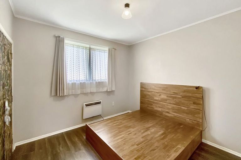 Photo of property in 6 Hughdene Place, Henderson, Auckland, 0610