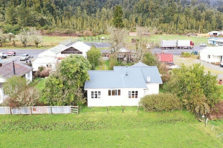 Photo of property in 110 Main Road, Harihari, 7884