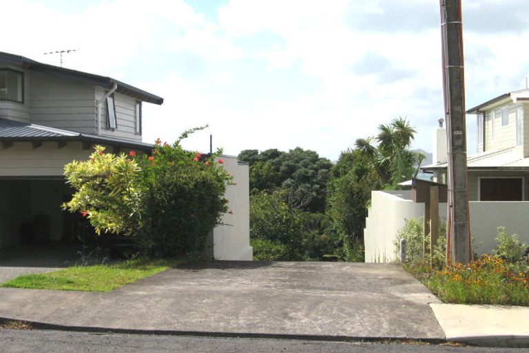 Photo of property in 1/82 Parr Terrace, Castor Bay, Auckland, 0620