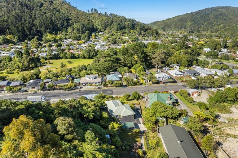 Photo of property in 43 Moores Valley Road, Wainuiomata, Lower Hutt, 5014