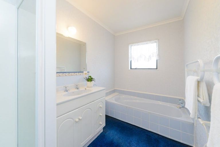Photo of property in 45 Manapouri Crescent, Hokowhitu, Palmerston North, 4410
