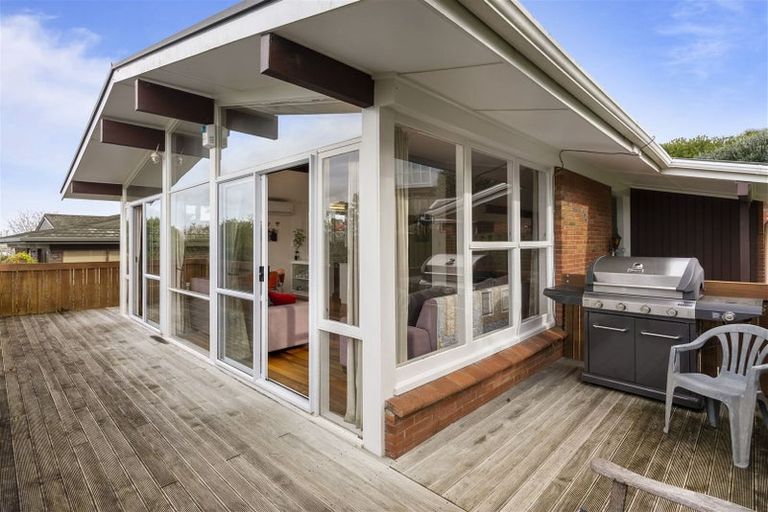 Photo of property in 25 Chatsworth Crescent, Pakuranga Heights, Auckland, 2010