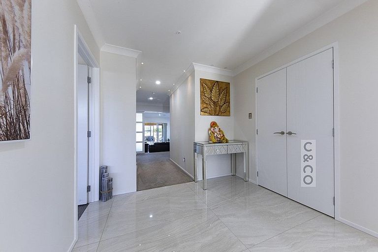 Photo of property in 2 Tauwaka Crescent, Riverhead, 0820