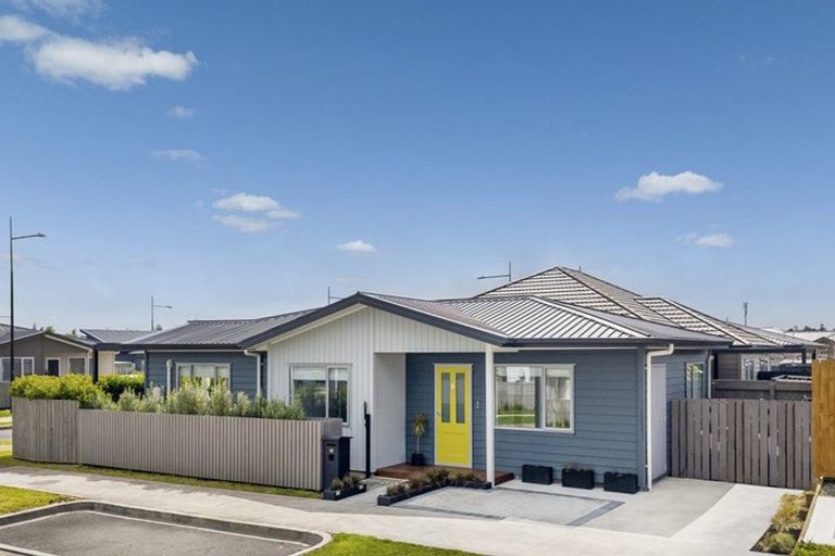 Photo of property in 30 Whareatua Avenue, Takanini, 2112