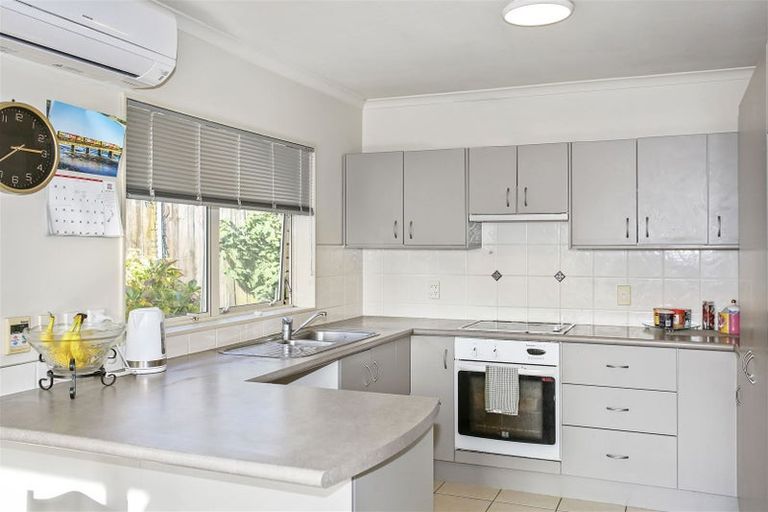 Photo of property in 21 Milson Drive, Papakura, 2110