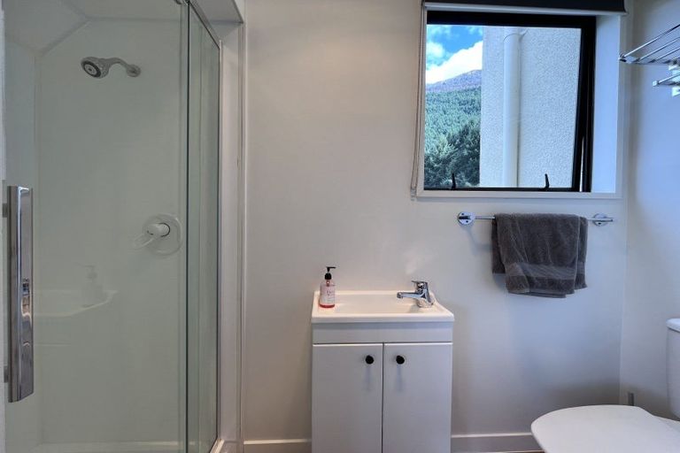 Photo of property in 20 Dart Place, Fernhill, Queenstown, 9300