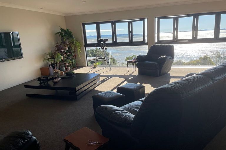 Photo of property in 2 Crispe Road, Clarks Beach, 2122