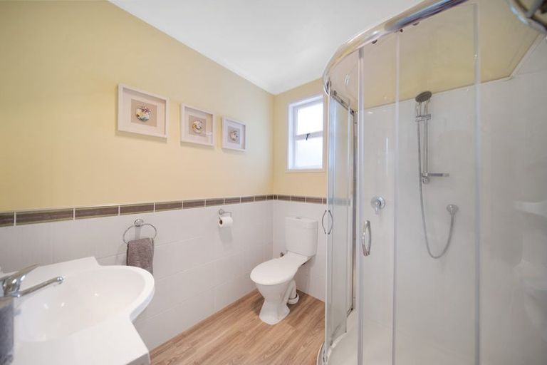 Photo of property in 10 Village Way, Ardmore, Papakura, 2582