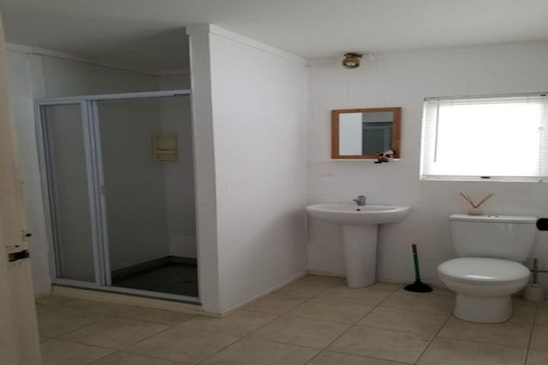 Photo of property in 1/40 Aberdeen Road, Campbells Bay, Auckland, 0620