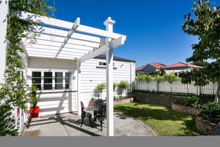 Photo of property in 11 Colenso Avenue, Hospital Hill, Napier, 4110