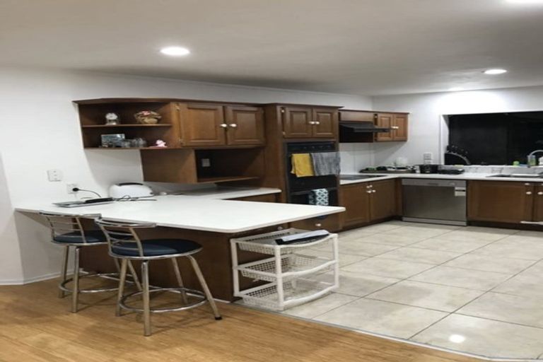 Photo of property in 7 Kallaroo Place, Botany Downs, Auckland, 2010