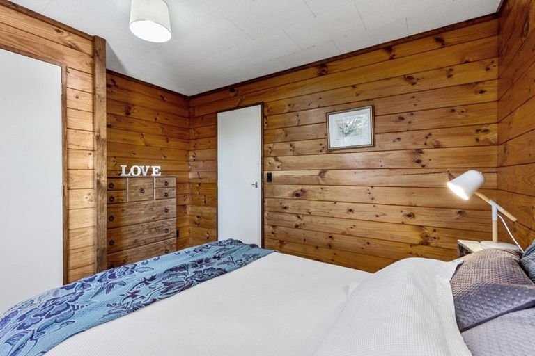 Photo of property in 18 Oaklands Grove, Clouston Park, Upper Hutt, 5018