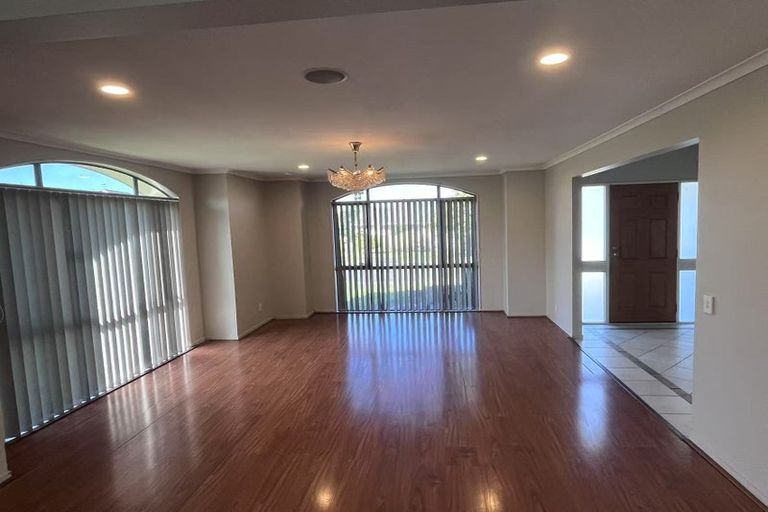 Photo of property in 1 Claremont Way, East Tamaki Heights, Auckland, 2016