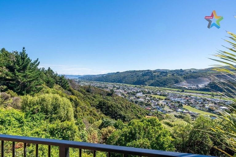 Photo of property in 186 Holborn Drive, Stokes Valley, Lower Hutt, 5019