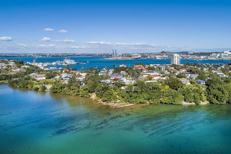 Photo of property in 10a First Avenue, Stanley Point, Auckland, 0624