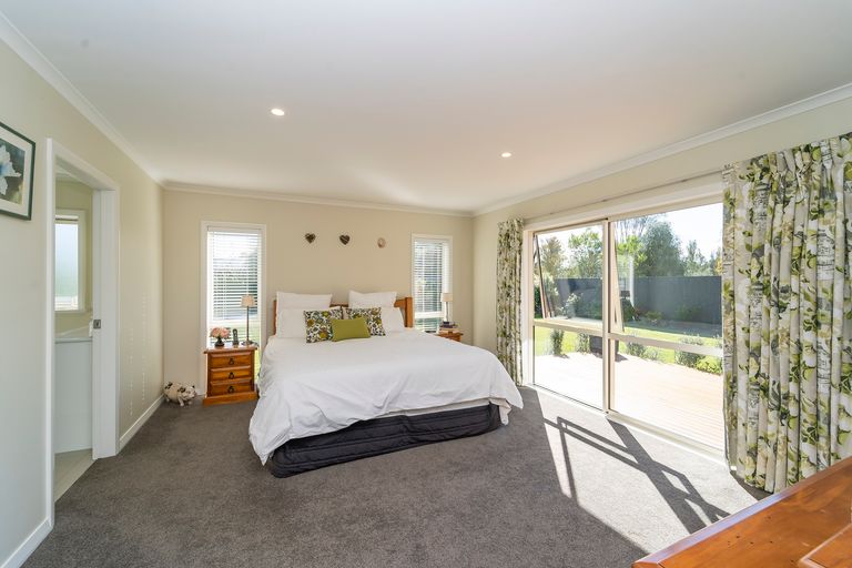 Photo of property in 1 Madison Street, Carterton, 5713