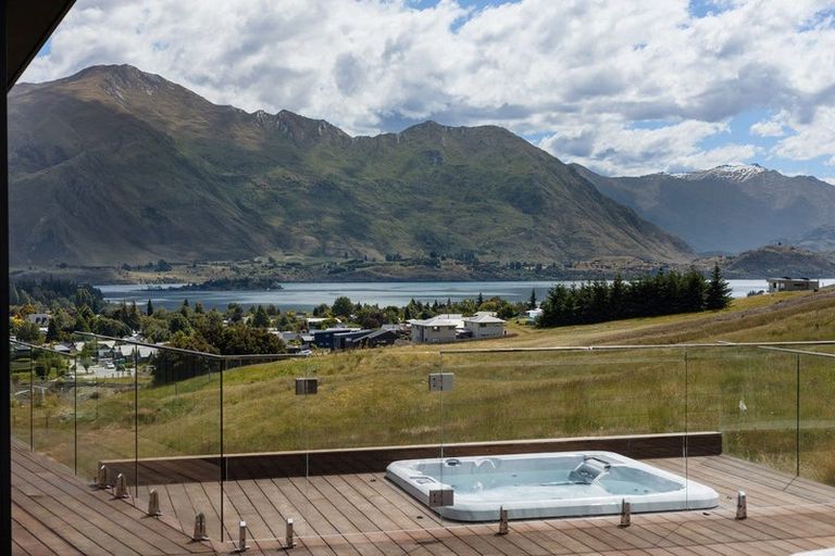 Photo of property in 13 Akitu Rise, Wanaka, 9305