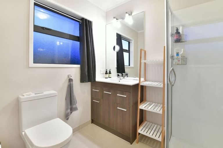 Photo of property in 3 Roberts Road, Tindalls Beach, Whangaparaoa, 0930