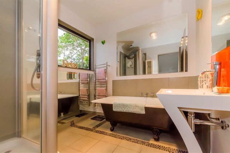 Photo of property in 26 Eruini Street, Waikanae Beach, Waikanae, 5036