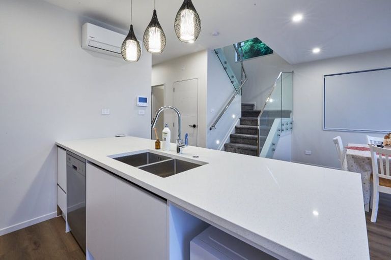 Photo of property in 36d Eastern Beach Road, Bucklands Beach, Auckland, 2012