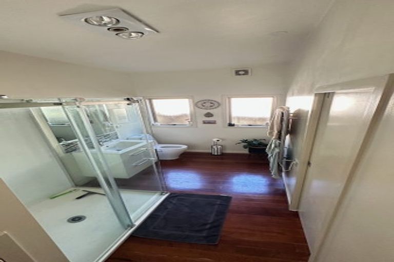 Photo of property in 22 Domain Crescent, Muriwai, Waimauku, 0881