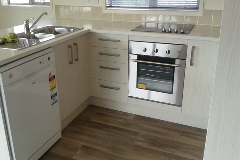 Photo of property in 37 Hibiscus Coast Highway, Silverdale, 0932