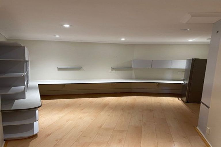 Photo of property in 8 Copperfield Terrace, Mellons Bay, Auckland, 2014