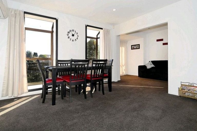 Photo of property in 11 Beeston Place, Redwood, Christchurch, 8051