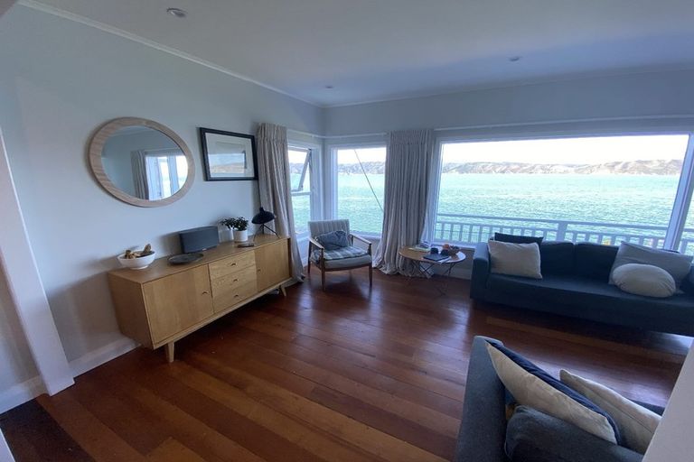 Photo of property in 425 Karaka Bay Road, Karaka Bays, Wellington, 6022