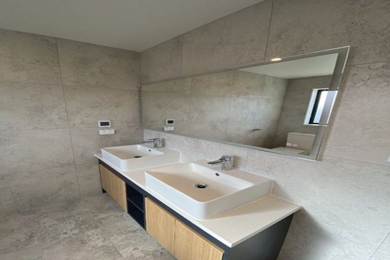 Photo of property in 5 Bendridge Street, Flat Bush, Auckland, 2019