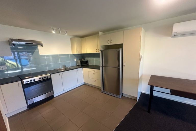 Photo of property in 92 Wynyard Crescent, Fernhill, Queenstown, 9300