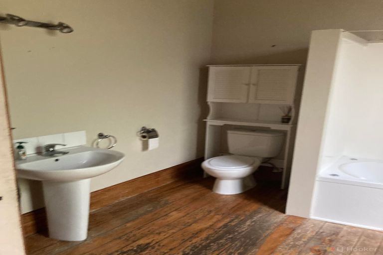 Photo of property in 52 Timaru Road, Waimate, 7924